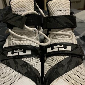 Nike Basketball Lebron James Soldier 9